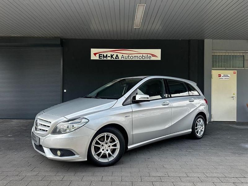 Gebraucht Mercedes B180 109 PS (80 kW) 2012 Silber Van / Kleinbus