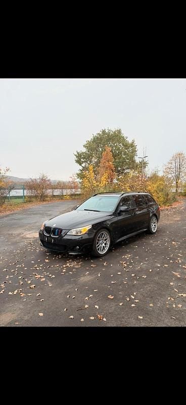 Schwarz Gebraucht 2005 BMW 545 M Sport Kombi | 10.500 € (Teuer) - Bild 1/4