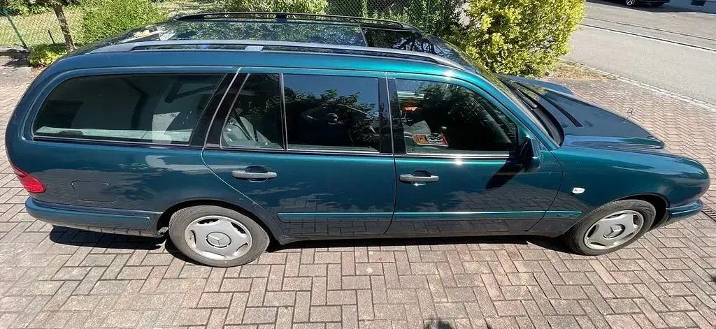 Gebraucht Mercedes E200 Classic 136 PS (100 kW) 1998 Grün Limousine