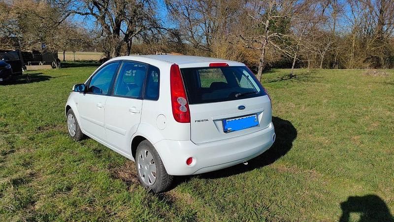 Gebraucht Ford Fiesta Style 69 PS (50 kW) 2007 Weiß Kleinwagen