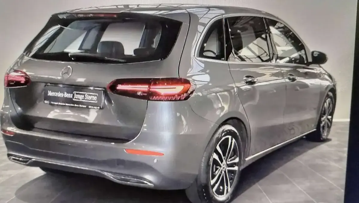 Gebraucht Mercedes B200 Advanced 163 PS (119 kW) 2024 Silber Kleinwagen