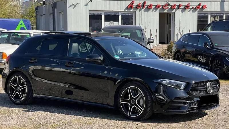 Schwarz nachtschwarz unilack Gebraucht 2019 Mercedes A35 AMG AMG Limousine | 32.000 € (Fairer Preis) - Bild 1/4