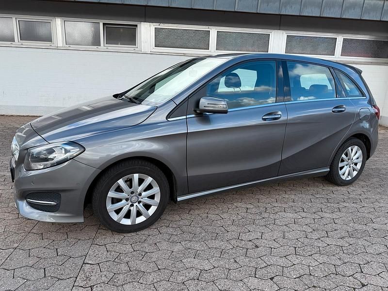 Gebraucht Mercedes B180 109 PS (80 kW) 2015 Grau Van / Kleinbus