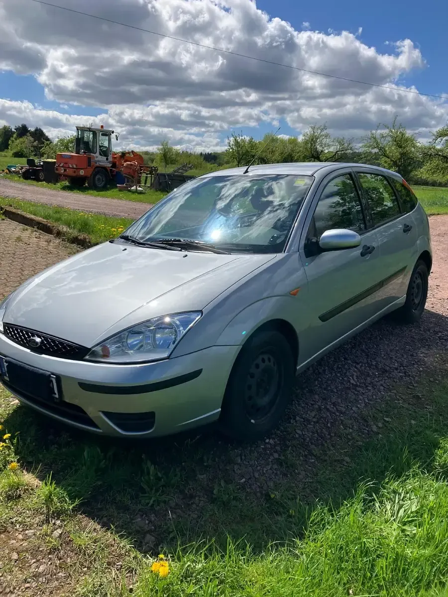 Second-hand Ford Focus 100 CP (73 kW) 2004 Argintiu Berlinǎ
