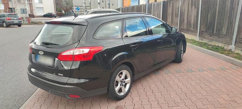 Gebraucht Ford Focus Trend 116 PS (85 kW) 2012 Schwarz Kombi