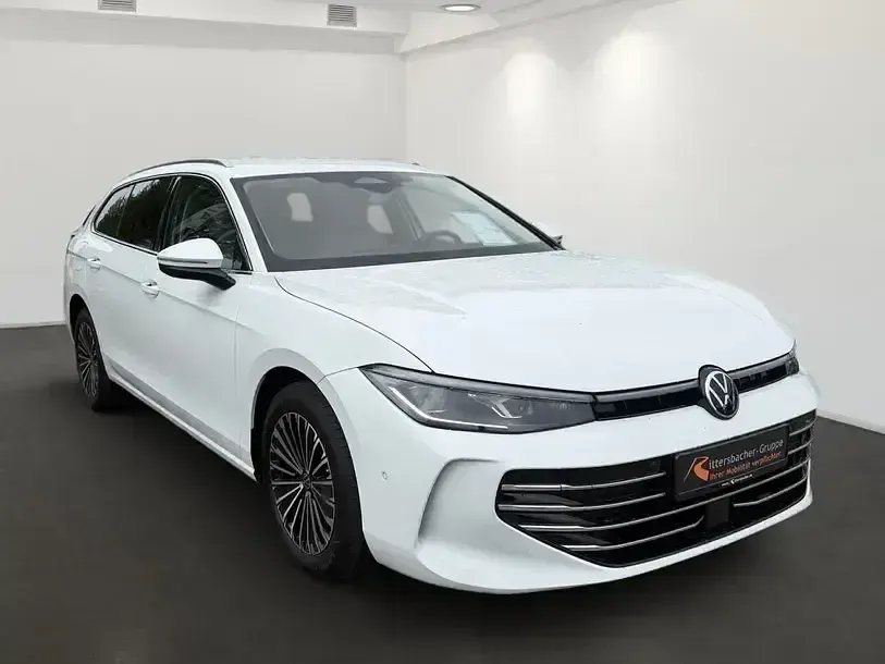 Gebraucht VW Passat Elegance 150 PS (110 kW) 2025 Weiß Kombi