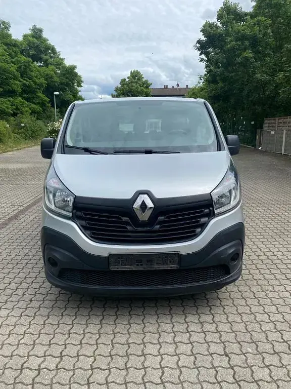 Gebraucht Renault Trafic 145 PS (106 kW) 2018 Silber Van / Kleinbus