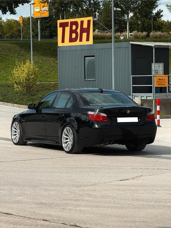 Schwarz Gebraucht 2005 BMW 525 M Sport Limousine | 13.499 € - Bild 1/4