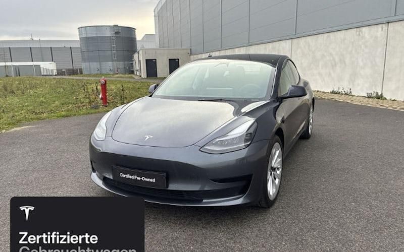 Silber Gebraucht 2021 Tesla Model 3 Standard Range Limousine | 28.400 € (Fairer Preis) - Bild 1/4