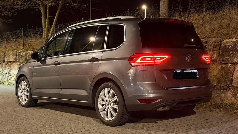 Gebraucht VW Touran Highline 150 PS (110 kW) 2015 Grau Van / Kleinbus