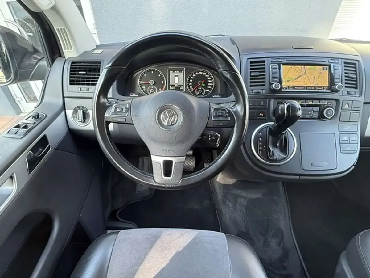 Gebraucht VW Multivan Highline 179 PS (131 kW) 2012 Dark wood perleffekt Van / Kleinbus
