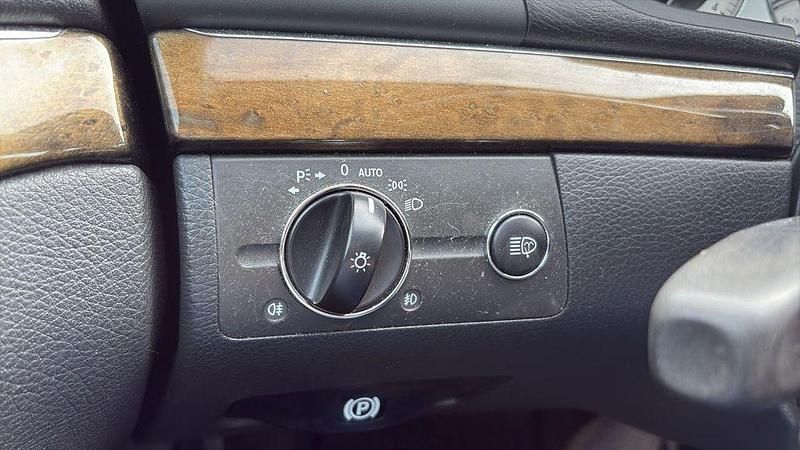 Gebraucht Mercedes E220 Avantgarde 150 PS (110 kW) 2005 Blau Limousine