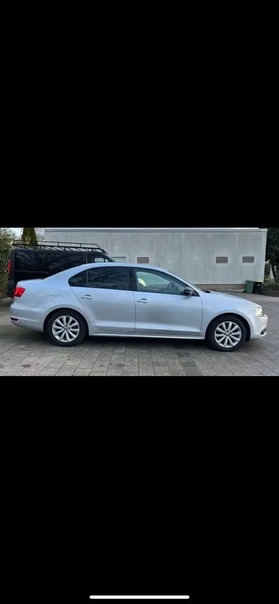 Gebraucht VW Jetta 105 PS (77 kW) 2012 Silber Limousine