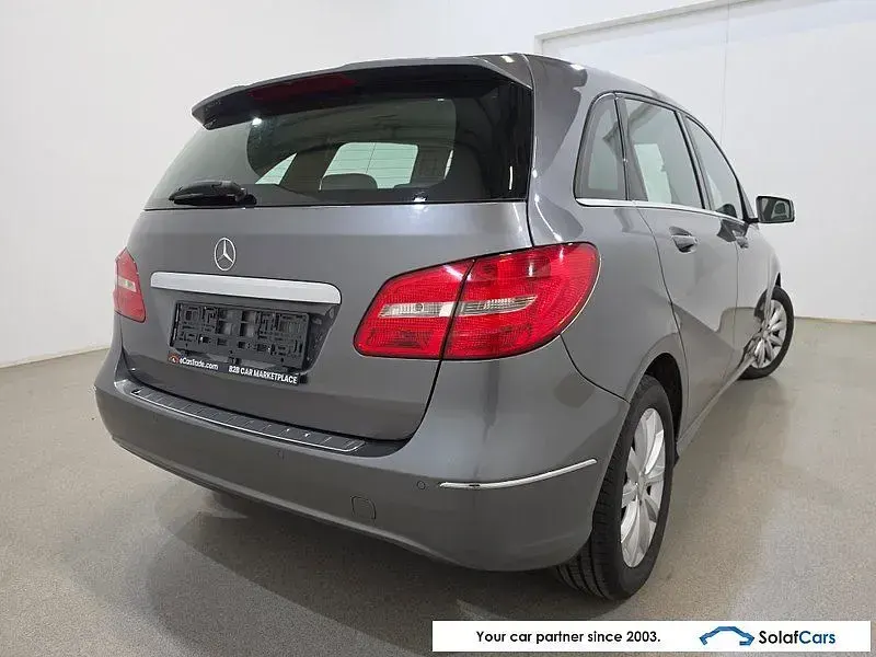 Gebraucht Mercedes B180 109 PS (80 kW) 2014 Grau Kleinwagen