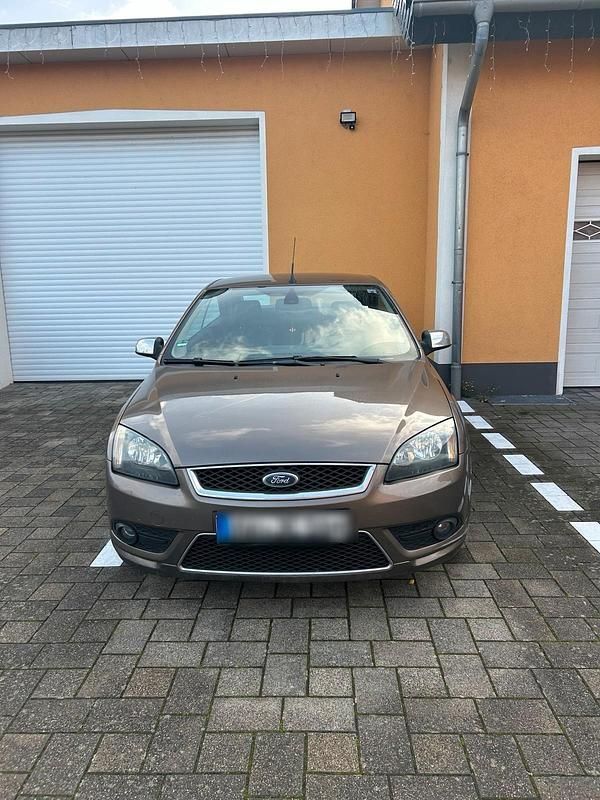 Braun Gebraucht 2007 Ford Focus Cabriolet Cabrio | 2.700 € (Fairer Preis) - Bild 1/4