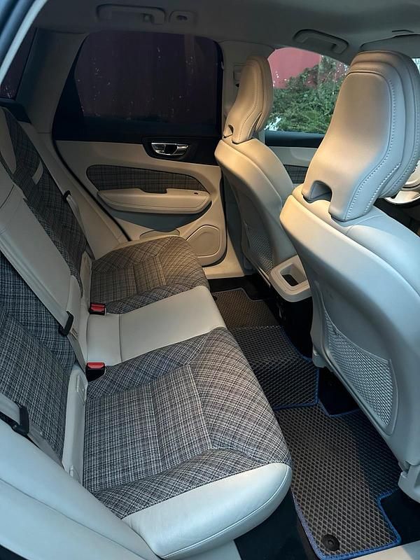 Gebraucht Volvo XC60 Momentum 194 PS (142 kW) 2019 Blau SUV