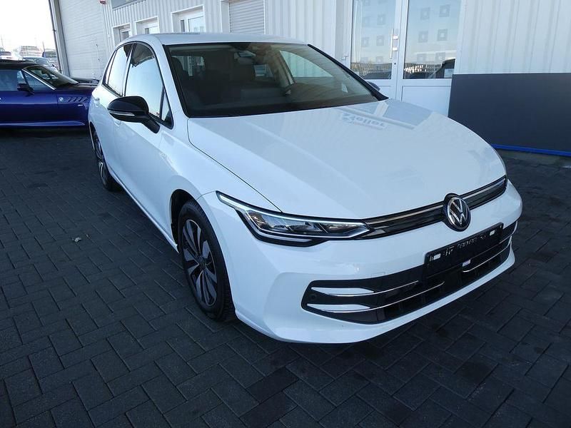 Violett Gebraucht 2025 VW Golf VIII Goal Limousine | 26.290 € (Superpreis) - Bild 1/4