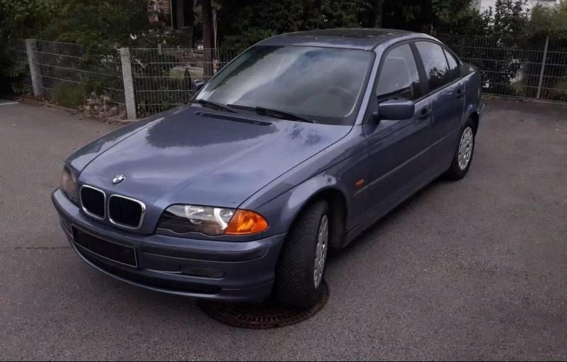 Blau Gebraucht 1998 BMW 318 Limousine | 1.300 € - Bild 1/4