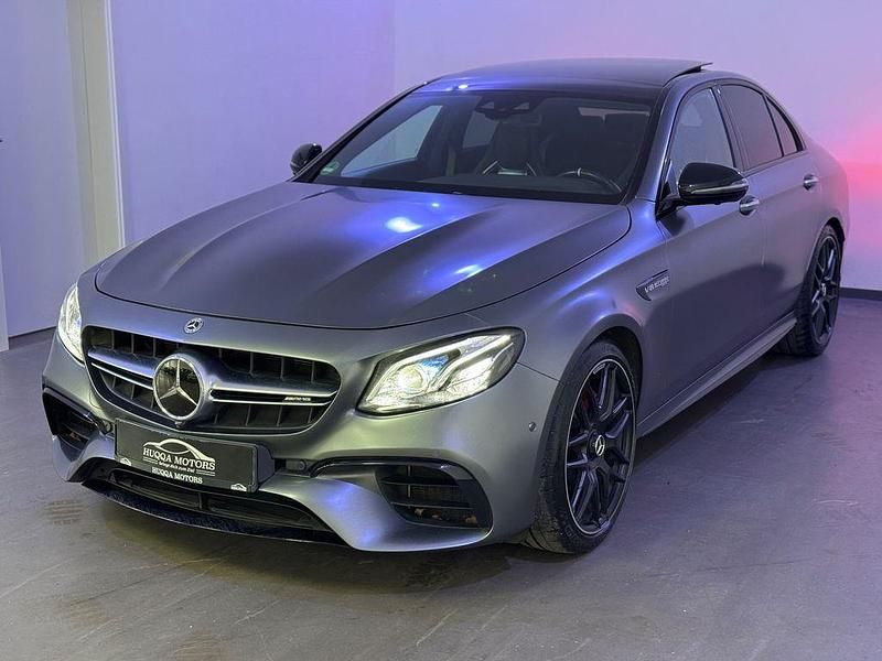 Grau Gebraucht 2018 Mercedes E63S AMG AMG Limousine | 66.581 € - Bild 1/4