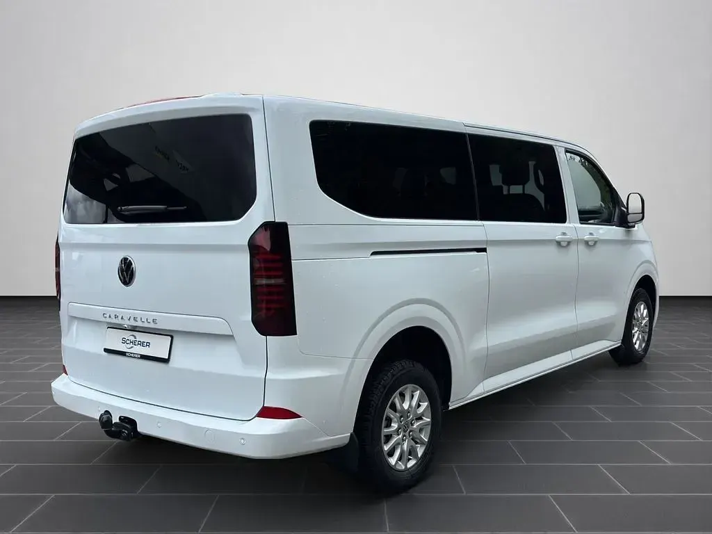 Gebraucht VW Caravelle Life 150 PS (110 kW) 2026 Clear white Van