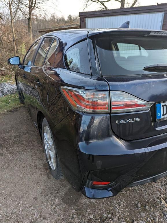 Gebraucht Lexus CT200h 136 PS (100 kW) 2017 Blau Limousine