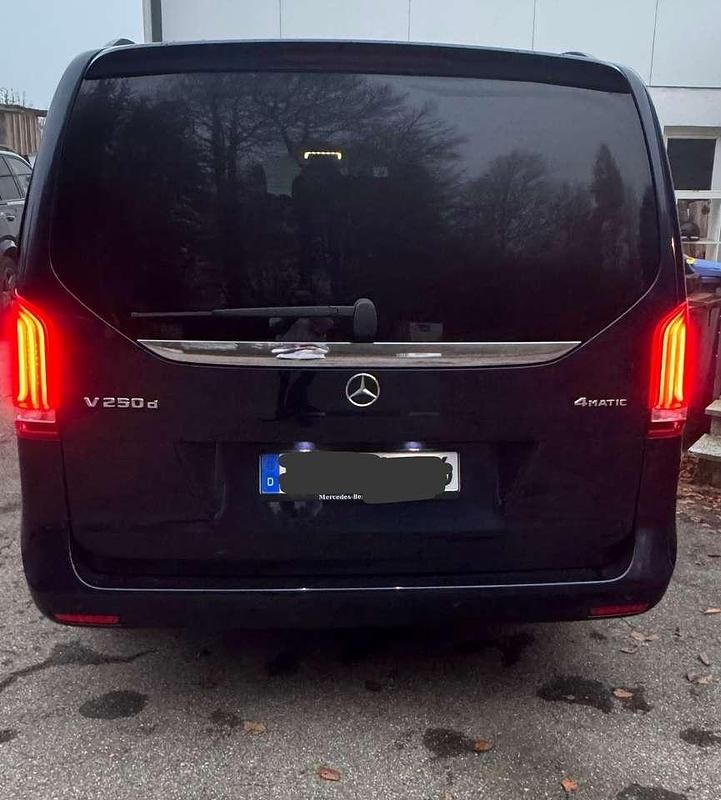 Gebraucht Mercedes V250 Edition 190 PS (139 kW) 2018 Blau Van / Kleinbus