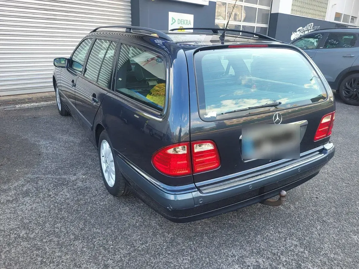 Gebraucht Mercedes E320 225 PS (165 kW) 1999 Schwarz Kombi