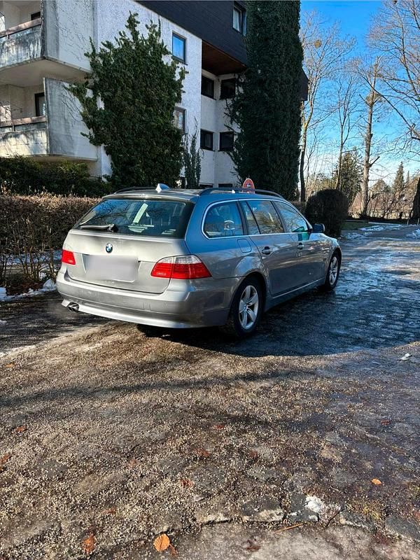 Gebraucht BMW 525 217 PS (159 kW) 2008 Grau Kombi