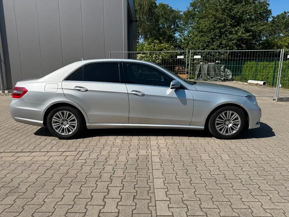 Gebraucht Mercedes E350 231 PS (169 kW) 2010 Silber Limousine