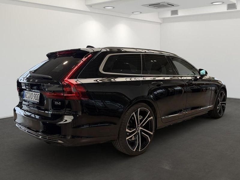 Gebraucht Volvo V90 Ultimate 197 PS (144 kW) 2024 Schwarz (onyx black) Kombi