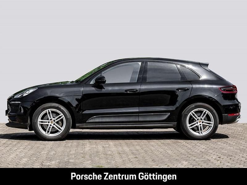 Gebraucht Porsche Macan 252 PS (185 kW) 2018 Tiefschwarzmetallic SUV