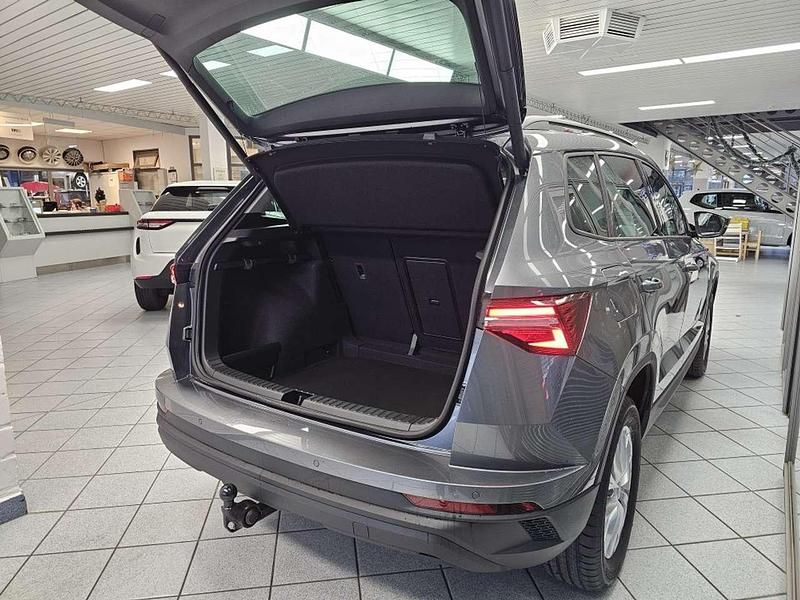 Neu Skoda Karoq Selection 150 PS (110 kW) 2025 Grau SUV