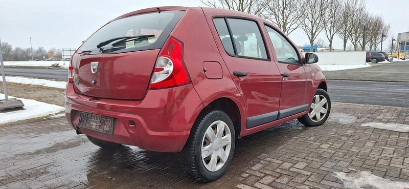 Gebraucht Dacia Sandero Basis 75 PS (55 kW) 2010 Rot Limousine