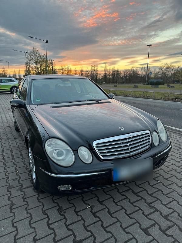 Gebraucht Mercedes E220 150 PS (110 kW) 2004 Schwarz Limousine