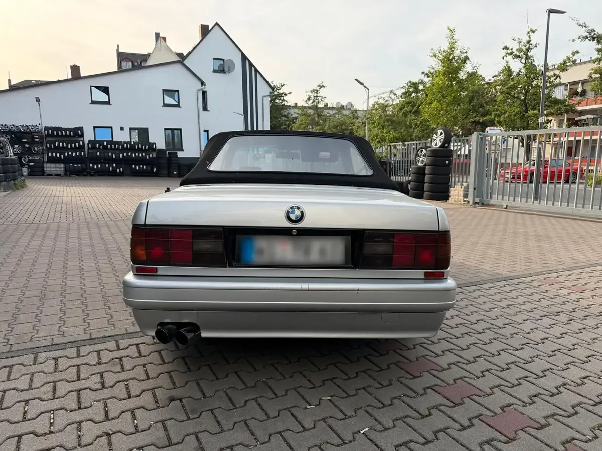 Gebraucht BMW 320 Cabriolet Basis 347 PS (255 kW) 1991 Silber Cabrio