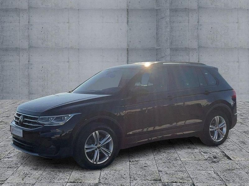 Gebraucht VW Tiguan Sport 200 PS (147 kW) 2022 Deep black perleffekt SUV