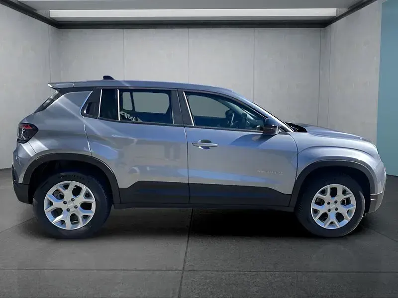 Neu Jeep Avenger Altitude 110 PS (80 kW) 2026 Grau SUV