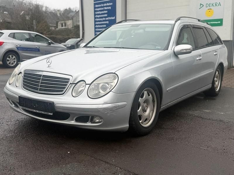 Gebraucht Mercedes E220 150 PS (110 kW) 2005 Silber Kombi