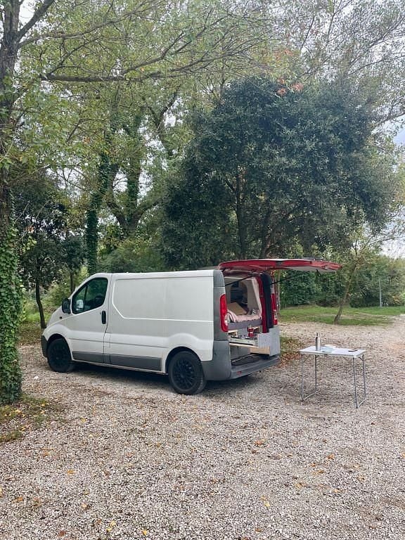 Weiß Gebraucht 2012 Opel Vivaro Van | 6.500 € (Etwas zu teuer) - Bild 1/4