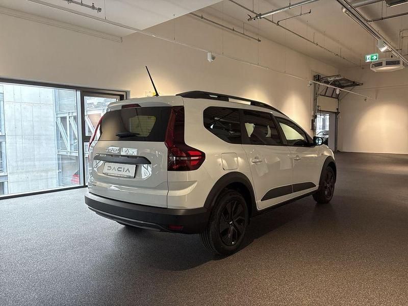 Neu Dacia Jogger Essentiel 110 PS (80 kW) 2025 Weiß Van / Kleinbus