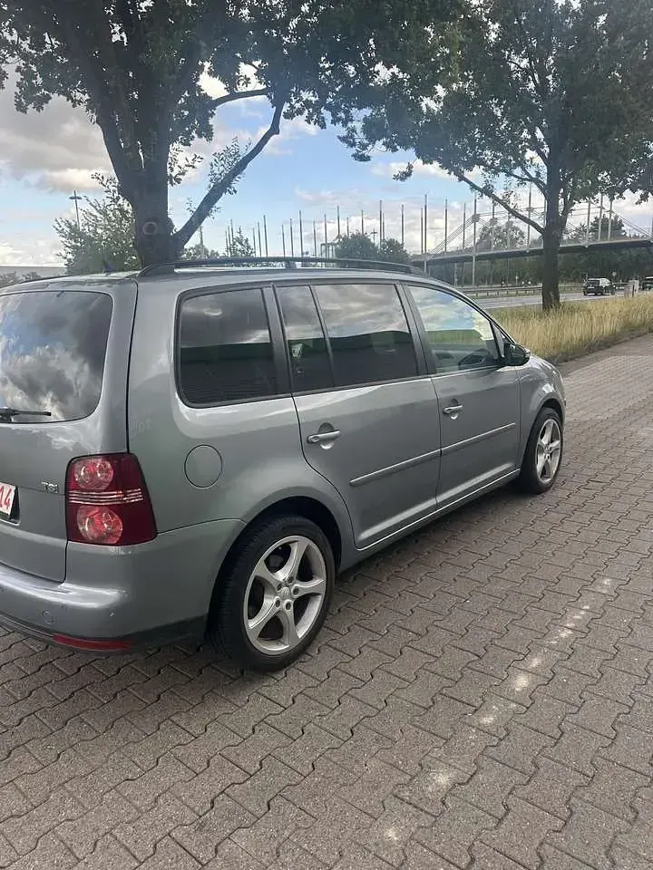 Gebraucht VW Touran Trendline 140 PS (102 kW) 2009 Mountain grey metallic Van / Kleinbus