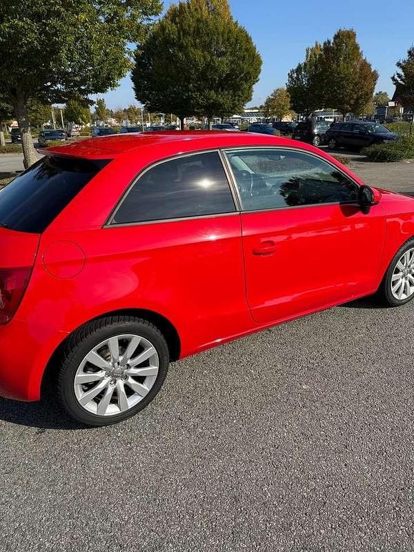 Gebraucht Audi A1 Design 116 PS (85 kW) 2014 Rot Kleinwagen