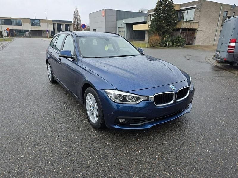 Gebraucht BMW 318 150 PS (110 kW) 2016 Blau Limousine