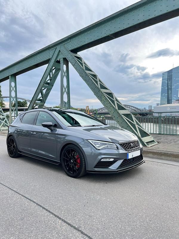 Grau Gebraucht 2018 Cupra Leon Limousine | 26.799 € (Etwas zu teuer) - Bild 1/4