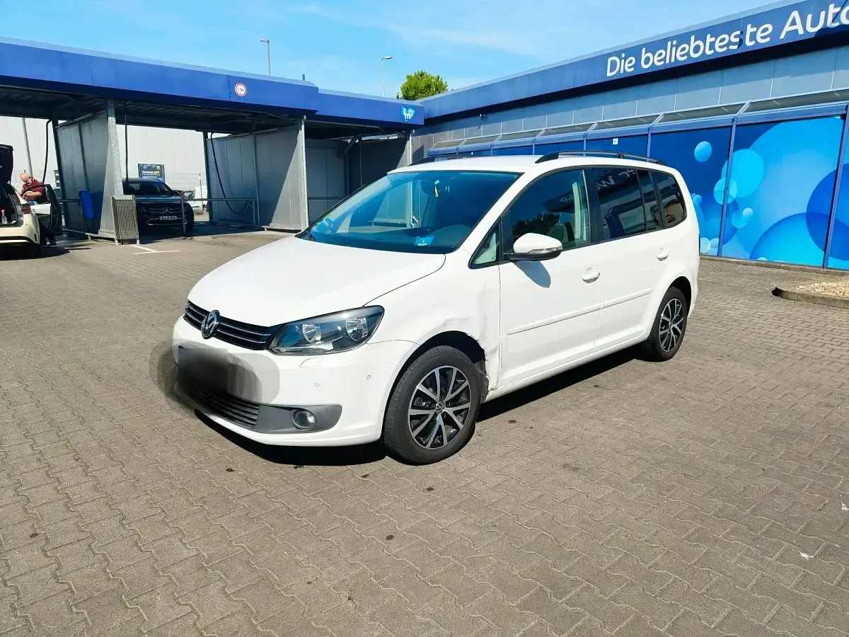 Gebraucht VW Touran Style 150 PS (110 kW) 2011 Weiß Van / Kleinbus