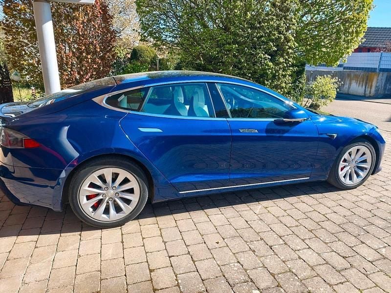 Second-hand Tesla Model S 567 kW (772 CP) 2019 Albastru Hatchback