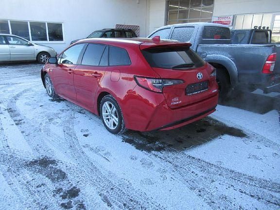 Gebraucht Toyota Corolla Basis 122 PS (89 kW) 2019 Karminarot metallic