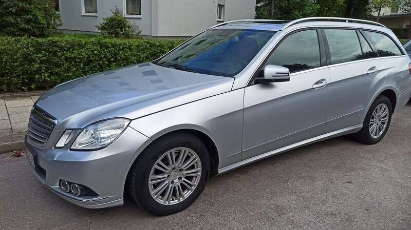 Silber Gebraucht 2012 Mercedes E220 Kombi | 10.590 € (Fairer Preis) - Bild 1/4