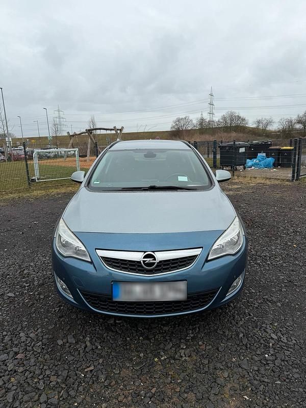 Gebraucht Opel Astra Edition 116 PS (85 kW) 2011 Grau Kombi