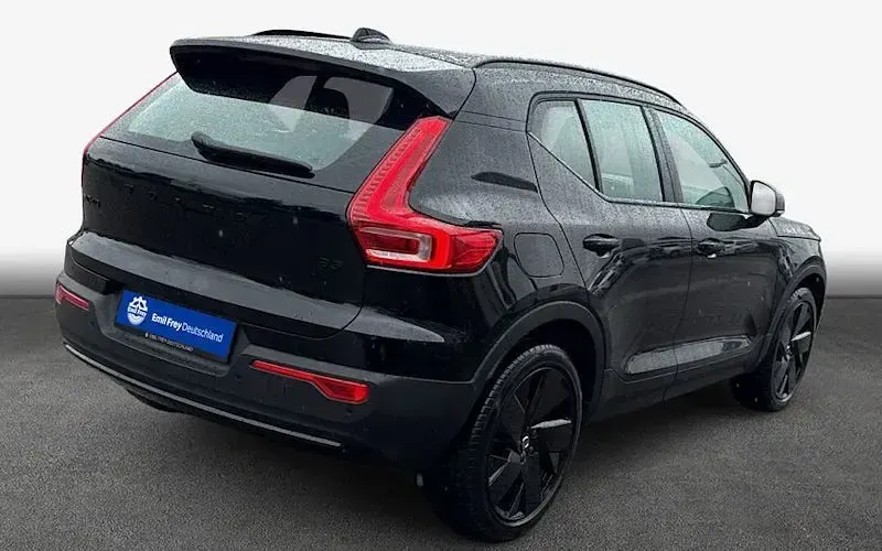 Używany Volvo XC40 Plus 163 KM (119 kW) 2025 Czarny SUV